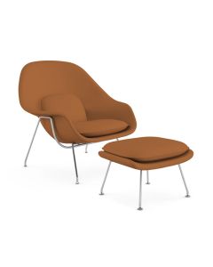 Poltrona Womb Chair com Puff Cromada Sintético Caramelo